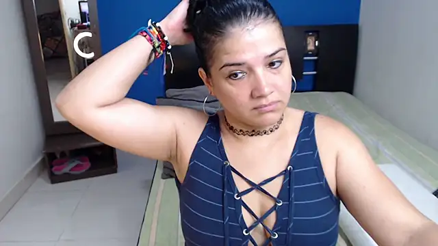 Snapshot of GlendaStarx chatting on July 9, 9:52 pm GlendaStarx online show from July 9, 9:52 pm