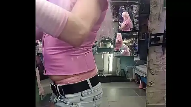 Snapshot of fetishboyzz chatting on January 6, 12:14 am fetishboyzz online show from January 6, 12:14 am