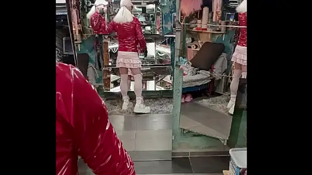 Snapshot of fetishboyzz chatting on February 7, 12:25 am fetishboyzz online show from February 7, 12:25 am