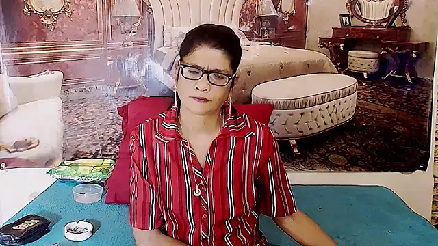 Snapshot of IndianAllure chatting on May 19, 5:47 am IndianAllure online show from May 19, 5:47 am