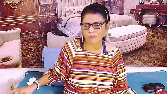Snapshot of IndianAllure chatting on May 29, 5:38 am IndianAllure online show from May 29, 5:38 am