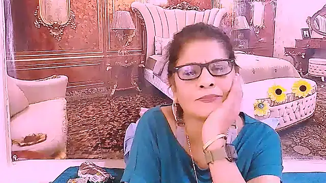 Snapshot of IndianAllure chatting on June 3, 5:54 am IndianAllure online show from June 3, 5:54 am