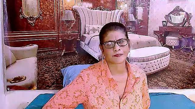Snapshot of IndianAllure chatting on June 5, 5:36 am IndianAllure online show from June 5, 5:36 am