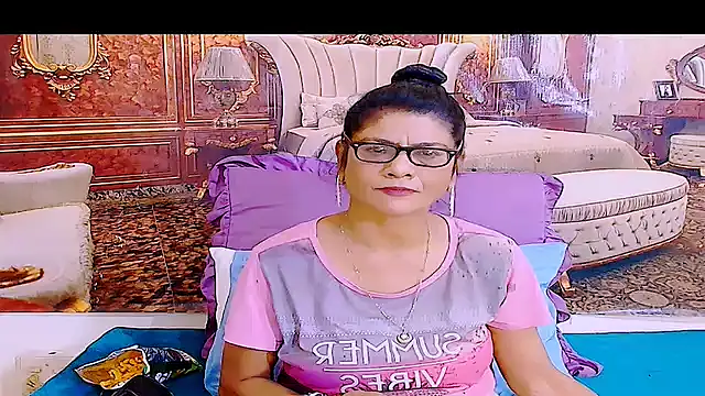 Snapshot of IndianAllure chatting on June 10, 5:28 am IndianAllure online show from June 10, 5:28 am