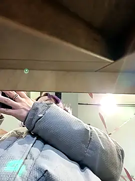 Snapshot of Frost_foxy chatting on December 7, 5:15 am Frost foxy online show from December 7, 5:15 am