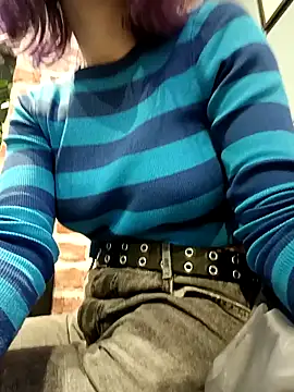 Snapshot of Frost_foxy chatting on December 28, 5:23 am Frost foxy online show from December 28, 5:23 am