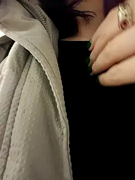 Snapshot of Frost_foxy chatting on December 30, 8:21 am Frost foxy online show from December 30, 8:21 am