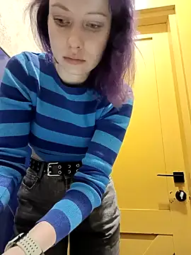 Snapshot of Frost_foxy chatting on January 19, 6:53 am Frost foxy online show from January 19, 6:53 am