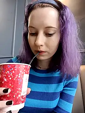 Snapshot of Frost_foxy chatting on February 10, 8:53 am Frost foxy online show from February 10, 8:53 am