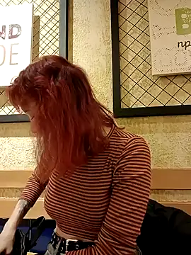 Snapshot of Frost_foxy chatting on March 1, 5:20 am Frost foxy online show from March 1, 5:20 am