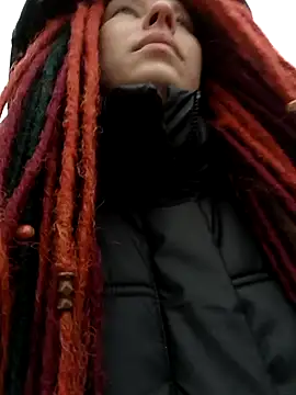 Snapshot of Frost_foxy chatting on October 5, 2:10 am Frost foxy online show from October 5, 2:10 am