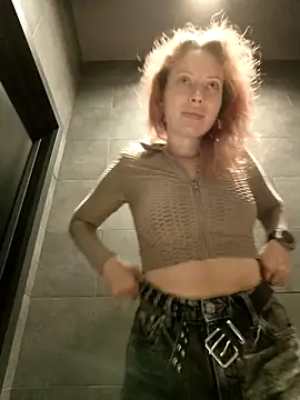 Snapshot of Frost_foxy chatting on October 14, 2:45 am Frost foxy online show from October 14, 2:45 am