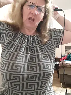 Snapshot of Elza01 chatting on March 20, 7:19 pm Elza01 online show from March 20, 7:19 pm