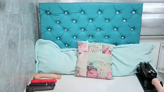 MAARYMOON online show from January 21, 2:15 pm