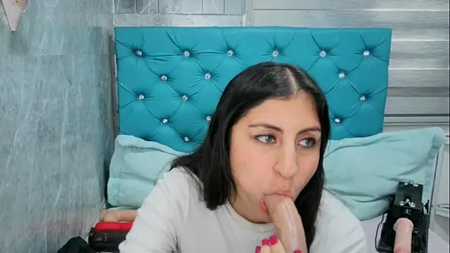 MAARYMOON online show from March 4, 5:45 pm