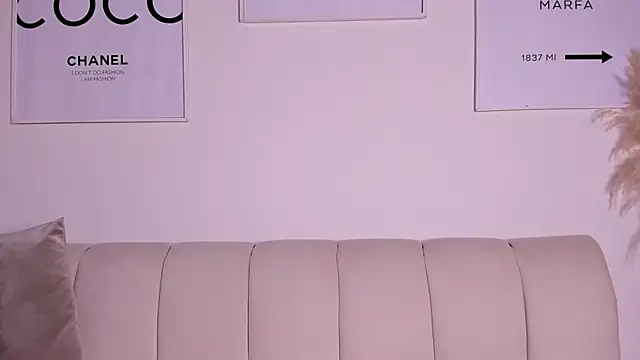 Snapshot of Emma_jonness chatting on March 8, 10:13 pm Emma jonness online show from March 8, 10:13 pm