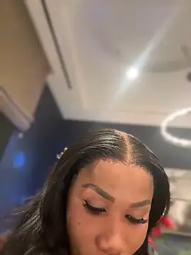 Snapshot of Belle___ chatting on December 7, 1:36 am Belle online show from December 7, 1:36 am