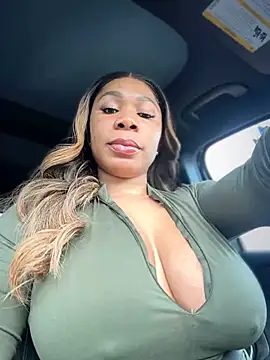 Snapshot of Belle___ chatting on December 13, 3:43 pm Belle online show from December 13, 3:43 pm