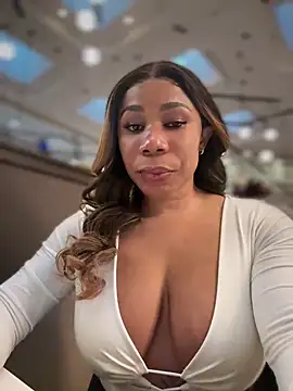 Snapshot of Belle___ chatting on January 4, 10:34 pm Belle online show from January 4, 10:34 pm