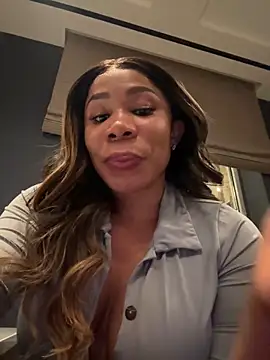 Snapshot of Belle___ chatting on February 1, 2:37 am Belle online show from February 1, 2:37 am