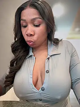 Snapshot of Belle___ chatting on February 15, 6:23 pm Belle online show from February 15, 6:23 pm