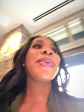 Snapshot of Belle___ chatting on October 12, 2:38 pm Belle online show from October 12, 2:38 pm