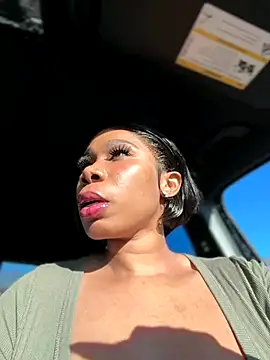 Snapshot of Belle___ chatting on December 14, 3:06 pm Belle online show from December 14, 3:06 pm