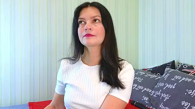 Snapshot of _Lily_ chatting on December 4, 9:07 am Lily online show from December 4, 9:07 am