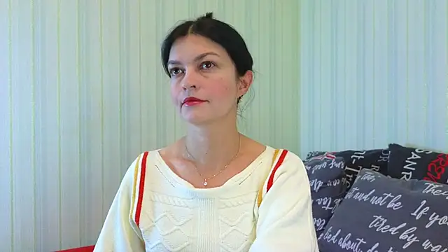 Snapshot of _Lily_ chatting on December 10, 9:01 am Lily online show from December 10, 9:01 am