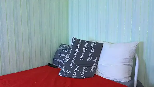 Snapshot of _Lily_ chatting on December 25, 11:22 am Lily online show from December 25, 11:22 am