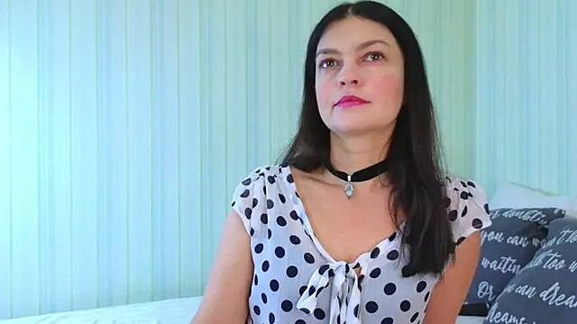 Snapshot of _Lily_ chatting on January 9, 9:59 am Lily online show from January 9, 9:59 am