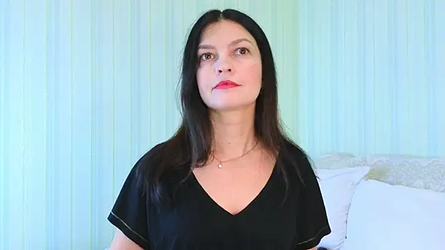 Snapshot of _Lily_ chatting on January 21, 9:24 am Lily online show from January 21, 9:24 am