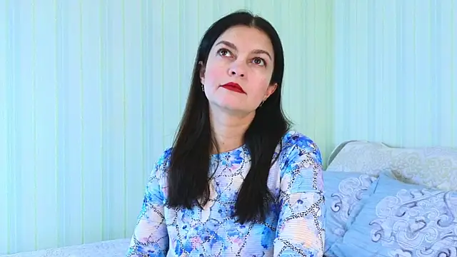 Snapshot of _Lily_ chatting on February 4, 8:13 am Lily online show from February 4, 8:13 am