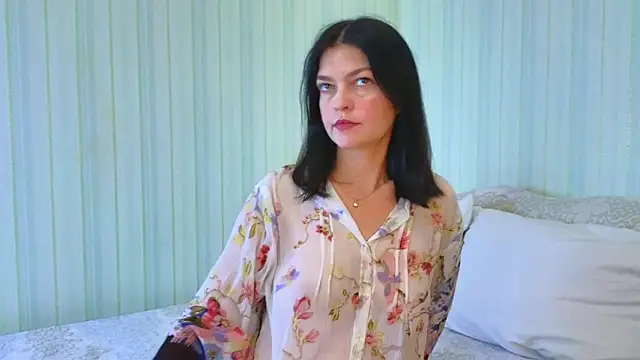 Snapshot of _Lily_ chatting on October 30, 6:59 am Lily online show from October 30, 6:59 am