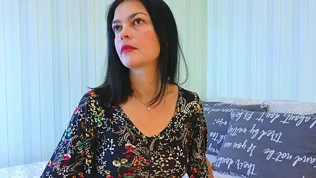 Snapshot of _Lily_ chatting on November 5, 6:13 am Lily online show from November 5, 6:13 am