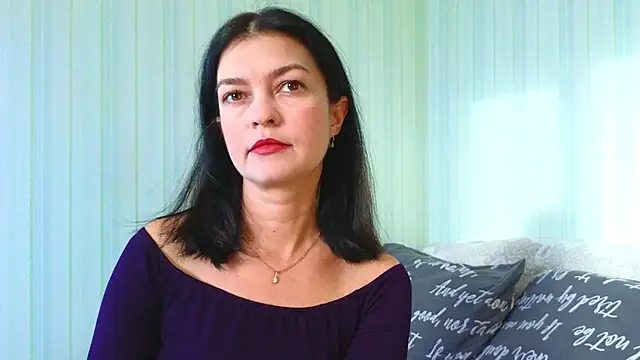 Snapshot of _Lily_ chatting on November 7, 6:24 am Lily online show from November 7, 6:24 am