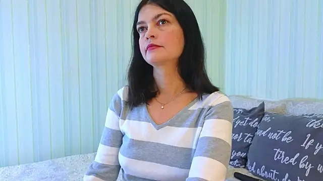 Snapshot of _Lily_ chatting on November 10, 7:18 am Lily online show from November 10, 7:18 am