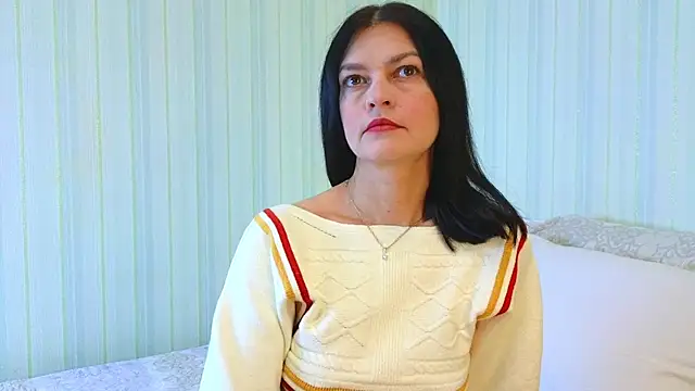 Snapshot of _Lily_ chatting on December 3, 8:12 am Lily online show from December 3, 8:12 am