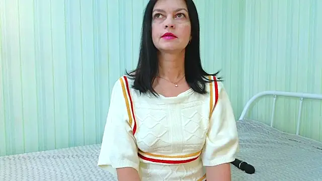 Snapshot of _Lily_ chatting on February 6, 8:51 am Lily online show from February 6, 8:51 am