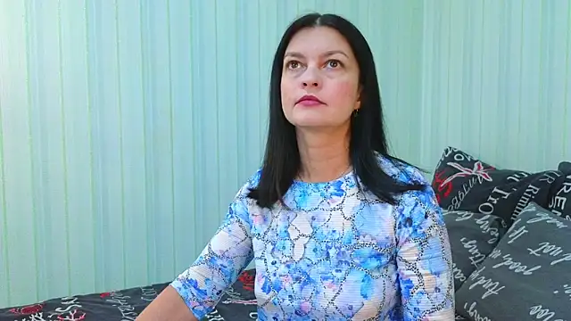 Snapshot of _Lily_ chatting on February 7, 12:20 pm Lily online show from February 7, 12:20 pm