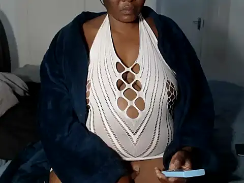 Snapshot of BigButtGodess chatting on June 16, 3:20 am BigButtGodess online show from June 16, 3:20 am