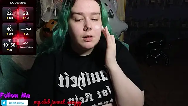 Snapshot of JannetPie chatting on October 28, 2:31 pm JannetPie online show from October 28, 2:31 pm