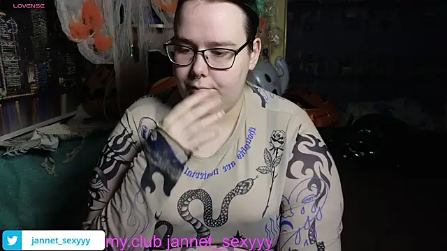 Snapshot of JannetPie chatting on November 10, 5:23 pm JannetPie online show from November 10, 5:23 pm