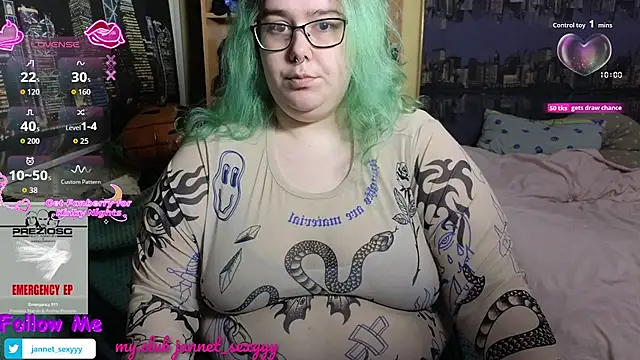 Snapshot of JannetPie chatting on November 30, 10:47 pm JannetPie online show from November 30, 10:47 pm