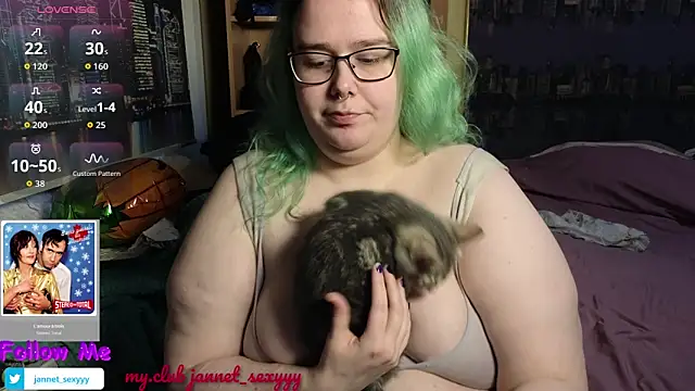 Snapshot of JannetPie chatting on December 4, 7:17 am JannetPie online show from December 4, 7:17 am