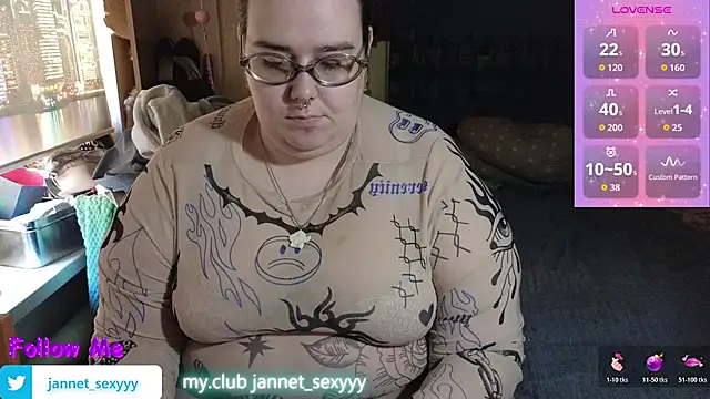 Snapshot of JannetPie chatting on July 17, 12:01 pm JannetPie online show from July 17, 12:01 pm