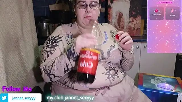 Snapshot of JannetPie chatting on July 18, 1:21 am JannetPie online show from July 18, 1:21 am