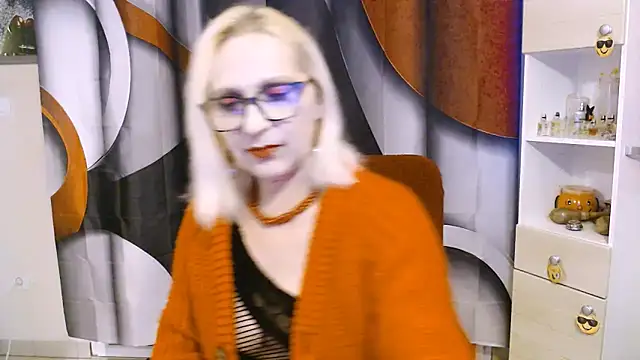 Snapshot of Ala-N-Dala chatting on November 5, 8:03 am Ala-N-Dala online show from November 5, 8:03 am