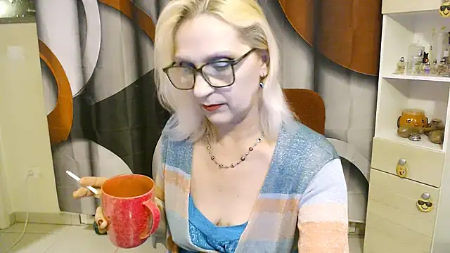 Snapshot of Ala-N-Dala chatting on November 21, 8:46 am Ala-N-Dala online show from November 21, 8:46 am