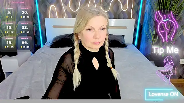 Snapshot of Abby_Moore_ chatting on April 25, 1:41 pm Abby Moore online show from April 25, 1:41 pm